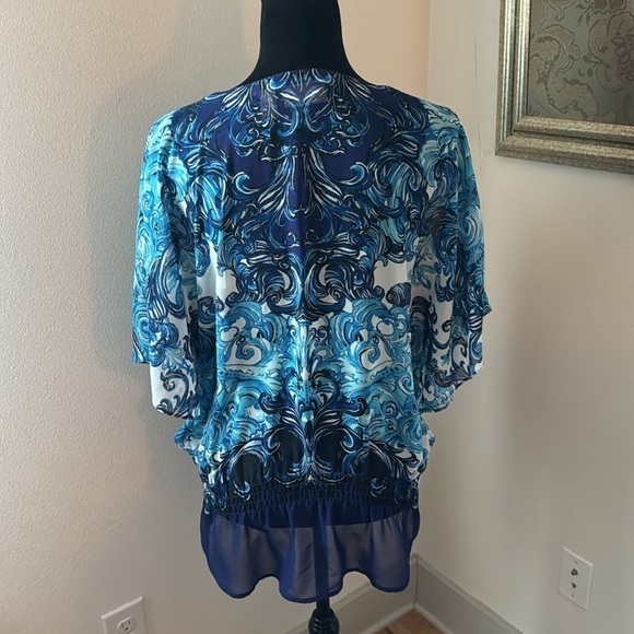 Chico’s blue Swirl art deco poncho style V neck elastic waist lightweight top  M - Picture 4 of 6